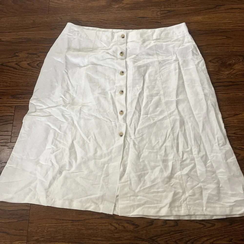NWOT Liz Claiborne Women's White Skirt Size 20W Button Front
